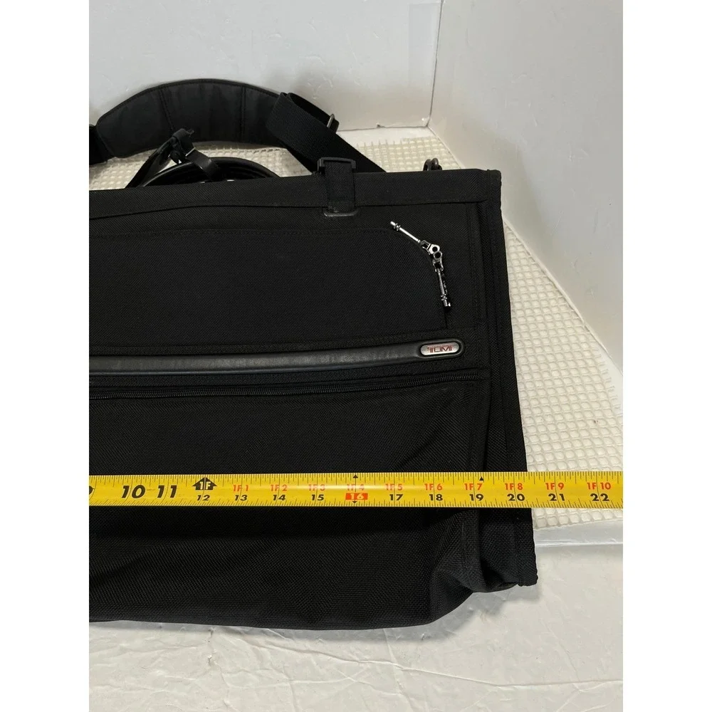 Tumi Alpha Tri-Fold Carry-On Garment Bag 22133D4 Black Nylon SuitBag travel